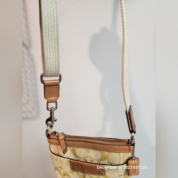 Small 💛 Classic yellow Coach shoulder bag - Picture 2 of 11